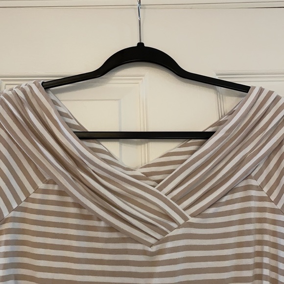 White House Black Market Top - Picture 5 of 7